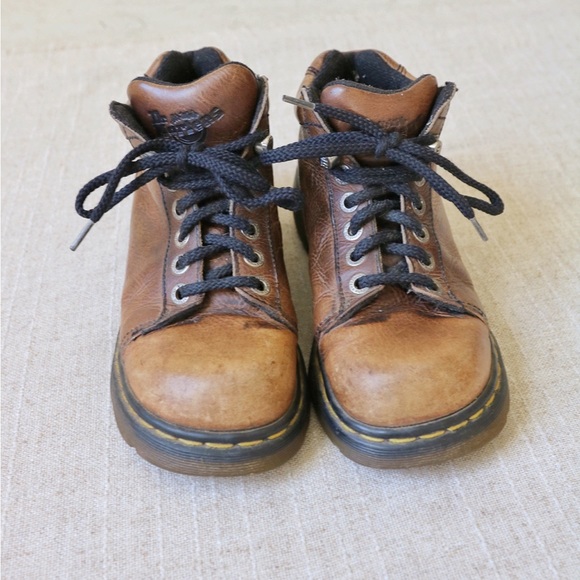 Vintage Dr. Martens 8550 Chunky Leather Ankle Boot - Picture 4 of 9